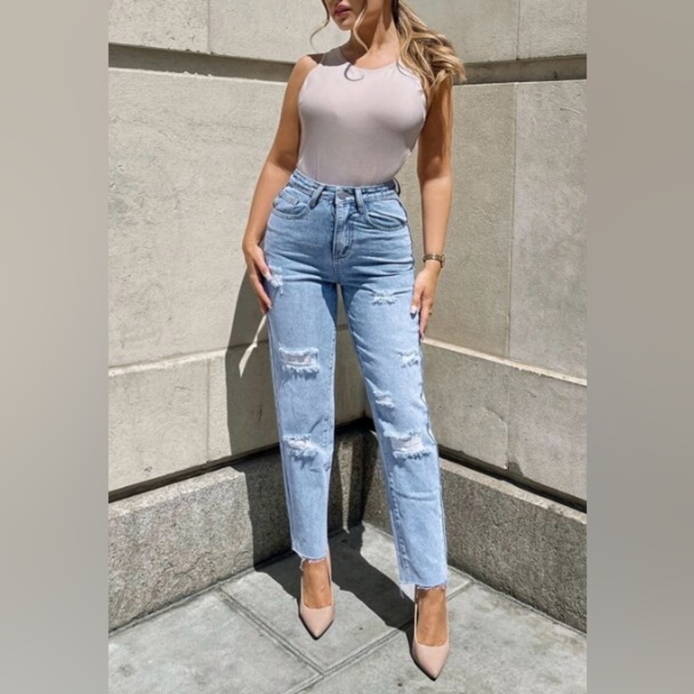 Ripped Mom Jeans Light Wash High Waisted